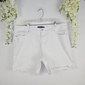 Torrid White Mid Rise Mid Shorts Size 20 Vintage Stretch Denim Cotton Blend